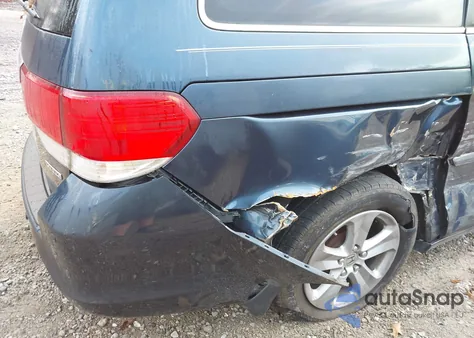 2010 Honda Odyssey Touring z USA, uszkodzony, nr VIN 5FNRL3H99AB058887